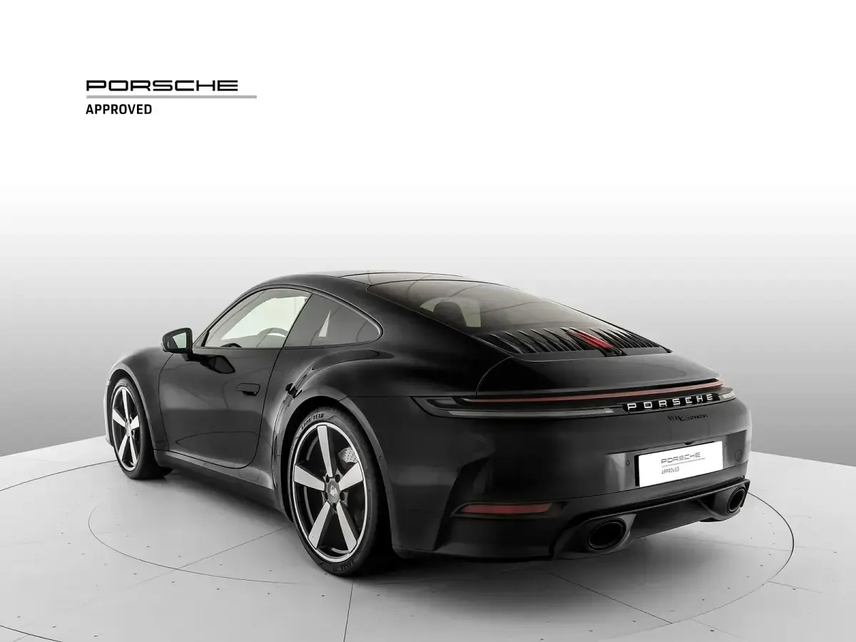 Usata Porsche 911 Carrera 394 CV (289 kW) 2025 2t nero jet metallizzato Coupé