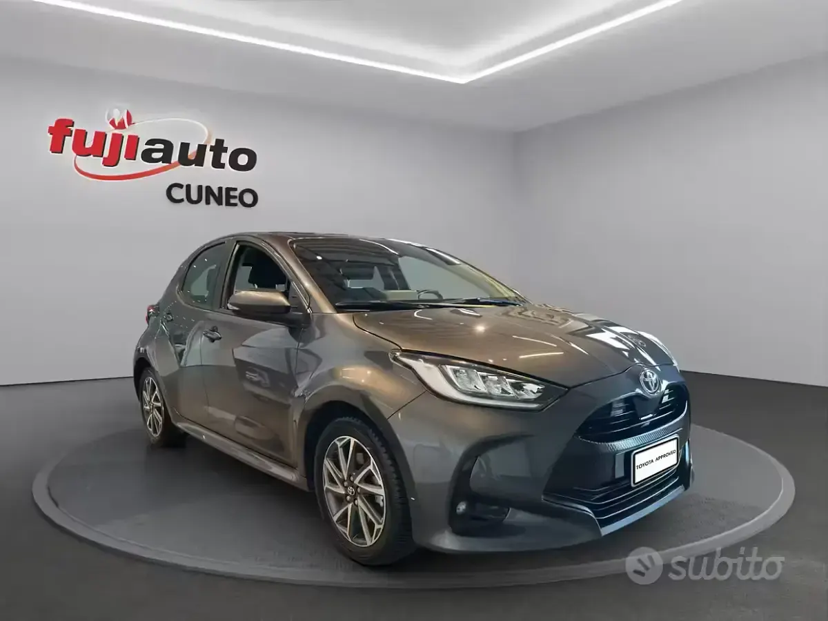 Usata Toyota Yaris Hybrid Trend 116 CV (85 kW) 2022 Dark grey met Utilitaria