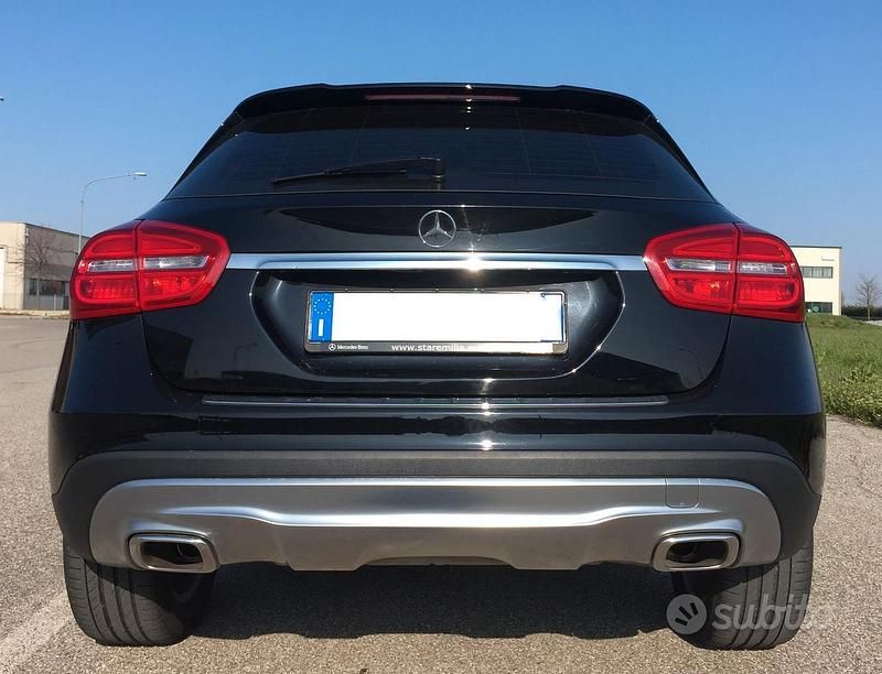 Usata Mercedes GLA180 109 CV (80 kW) 2016 Nero SUV