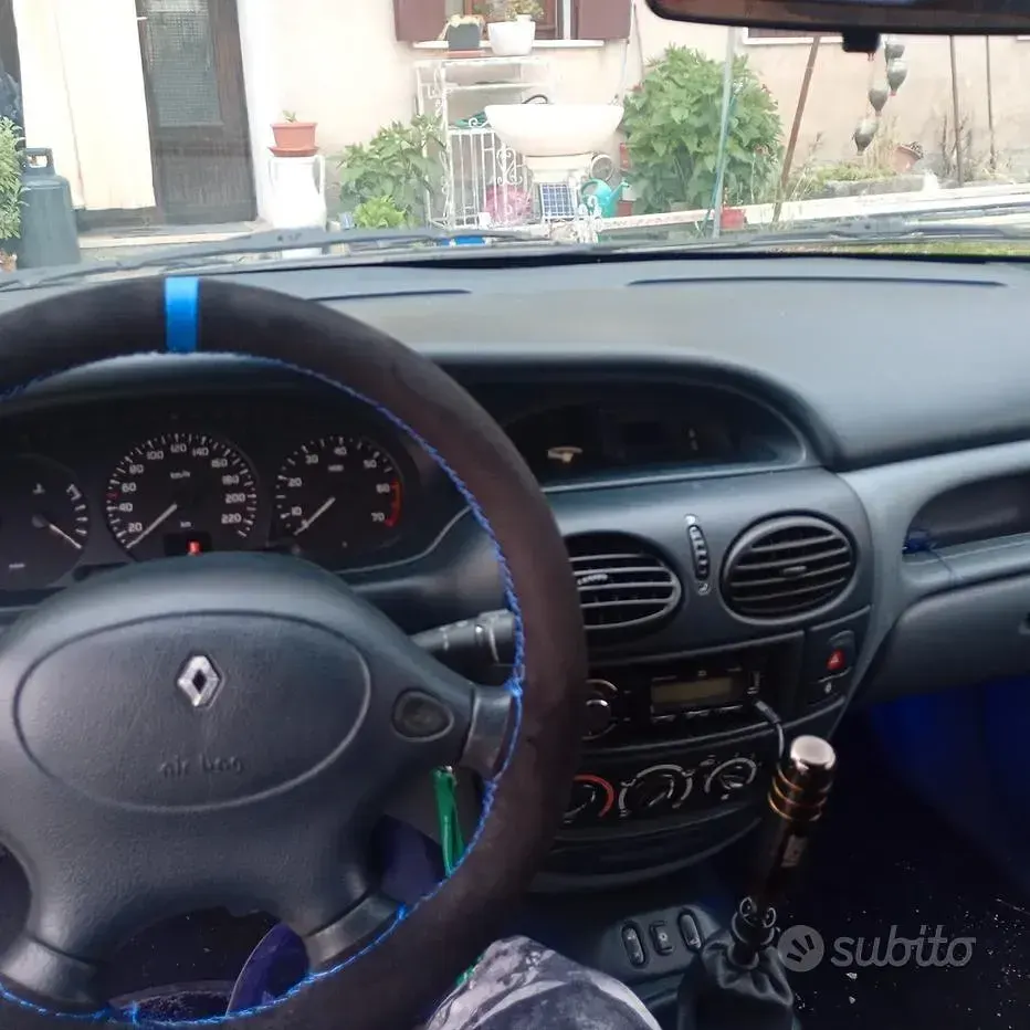 Usata Renault Mégane Cabriolet 90 CV (66 kW) 1998 Bluazzurro Cabrio