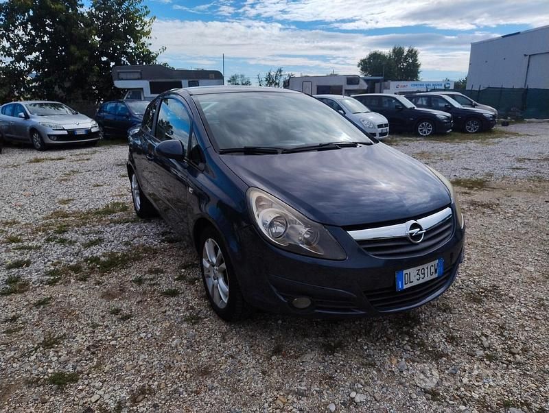 Usata Opel Corsa Sport 75 CV (55 kW) 2007 Grigio Berlina