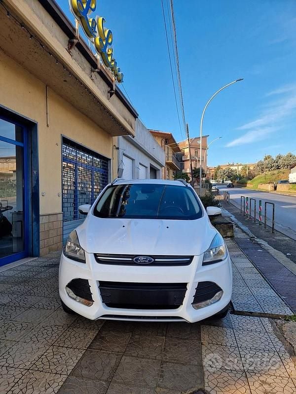 Usata Ford Kuga Business Edition 120 CV (88 kW) 2016 Bianco SUV