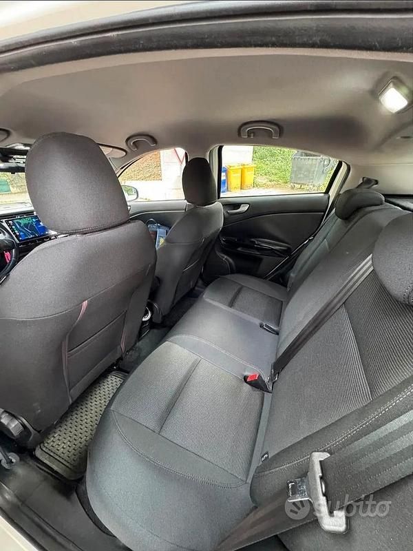 Bianco Usata 2011 Alfa Romeo Giulietta Tre volumi | 6900 € (Buon prezzo) - Immagine 1/4