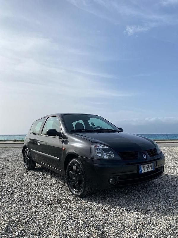 Usata Renault Clio II Luxe 82 CV (60 kW) 2004 Nero Utilitaria