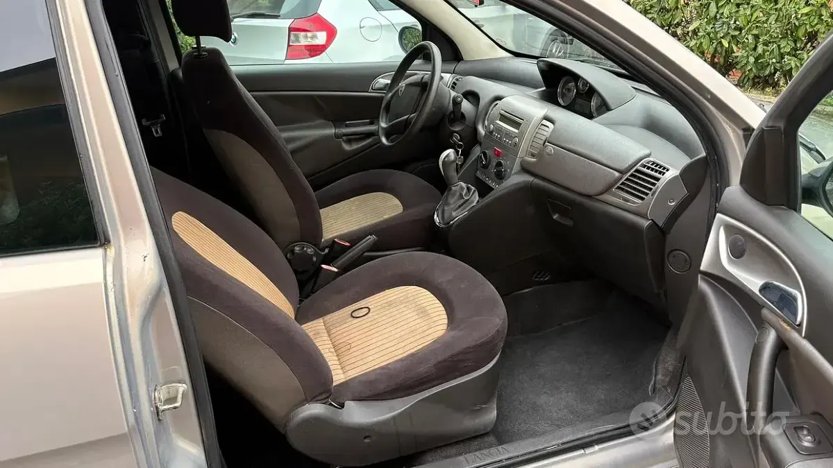 Usado Lancia Ypsilon 75 HP (55 kW) 2008 Citadino