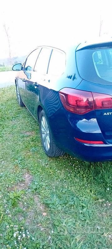 Usata Opel Astra 110 CV (80 kW) 2012 Station wagon