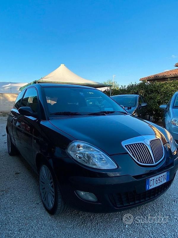 Usata Lancia Ypsilon 60 CV (44 kW) 2005 Nero Utilitaria
