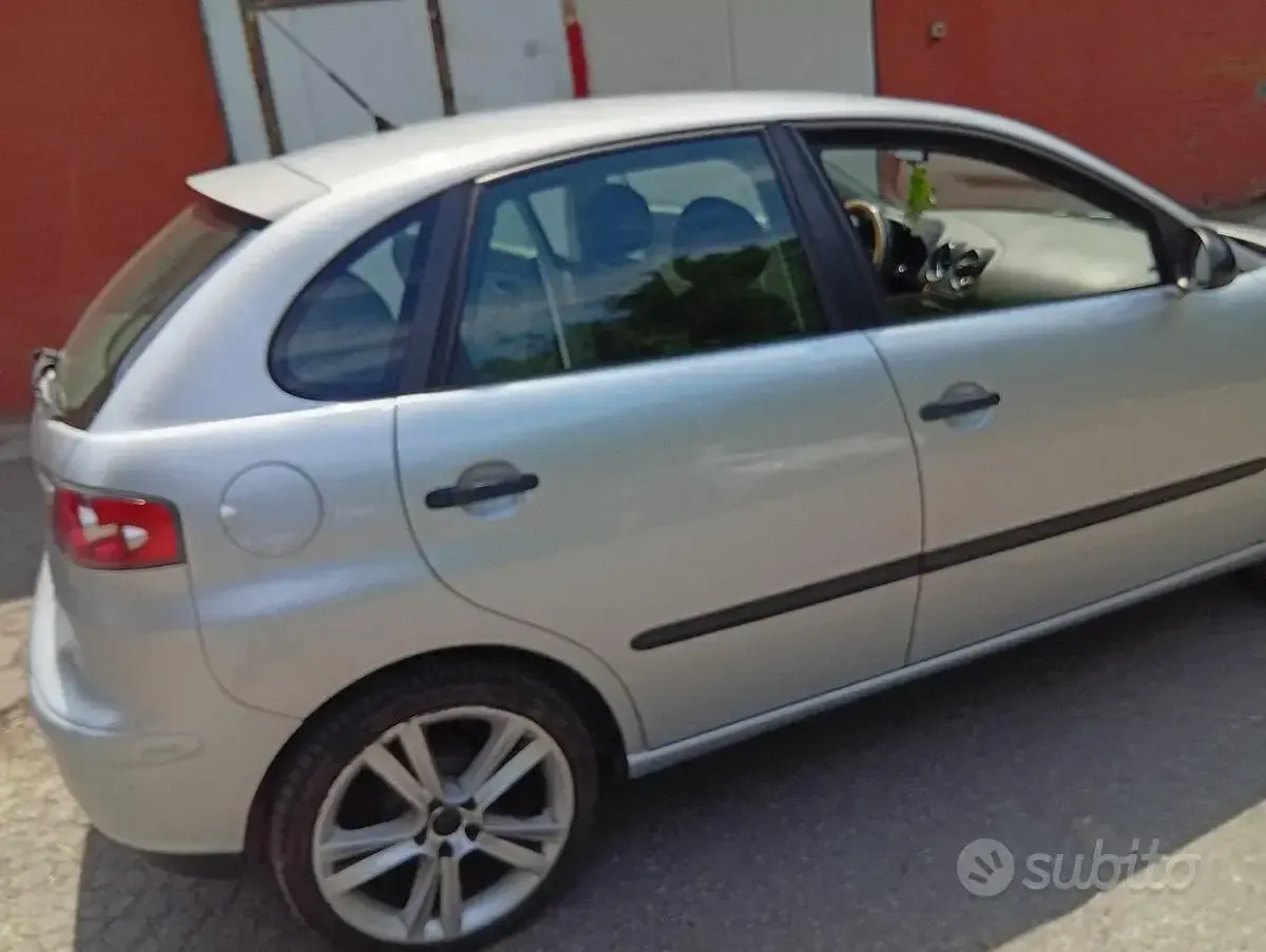 Usata Seat Ibiza 64 CV (47 kW) 2003 Grigio Utilitaria