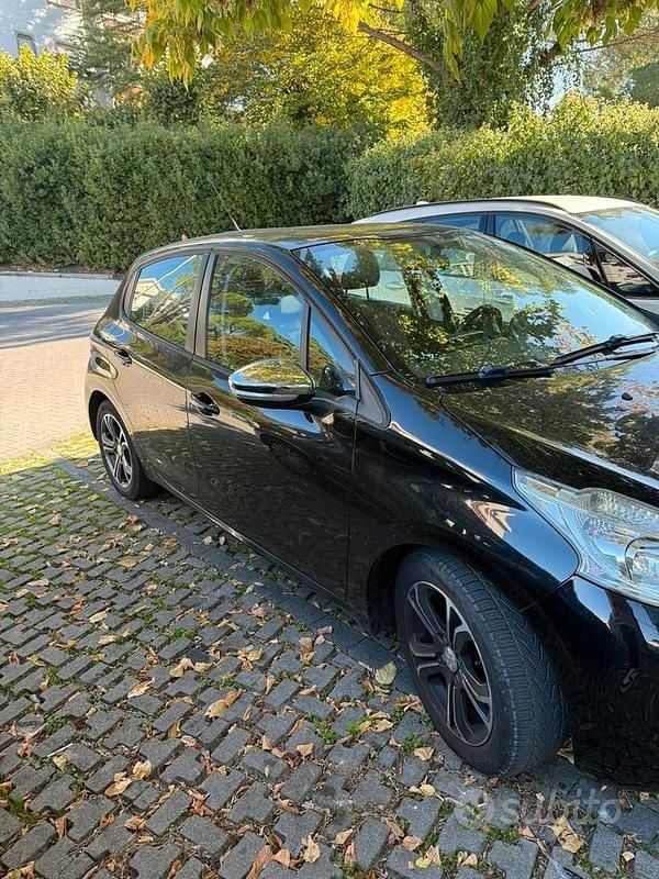 Usata Peugeot 208 2014 Nero Utilitaria