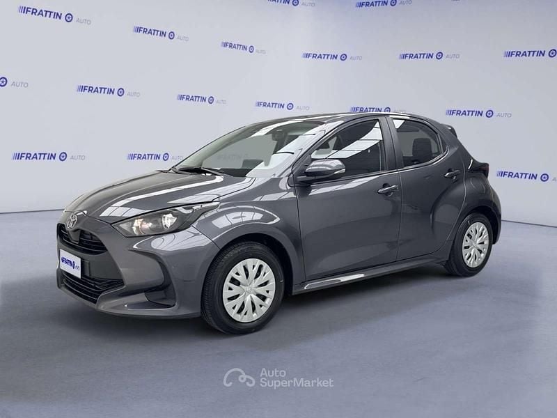 Gray Usata 2025 Toyota Yaris Active | 20.890 € (Buon prezzo) - Immagine 1/4