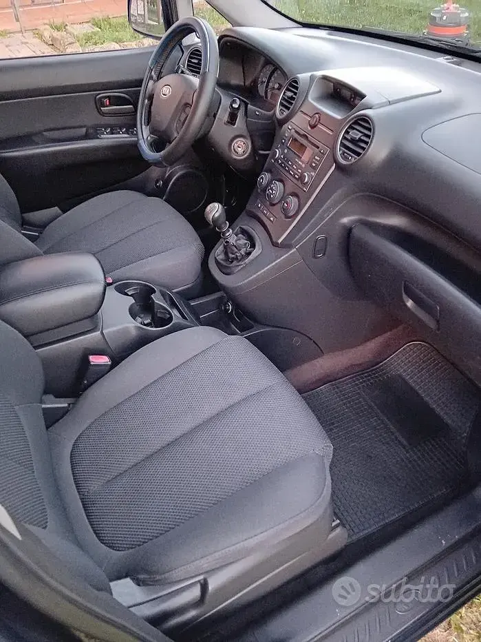 Usata Kia Carens 140 CV (102 kW) 2009 Grigio Monovolume