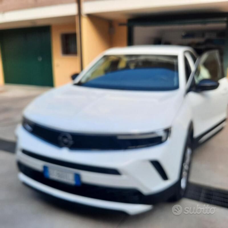 Usata Opel Mokka-e 100 kW (136 CV) 2021 Bianco SUV