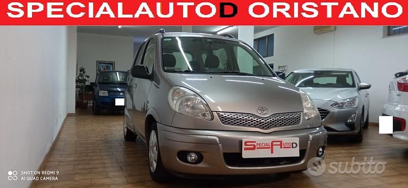 Usata Toyota Yaris Verso 74 CV (54 kW) 2004 Beige Monovolume