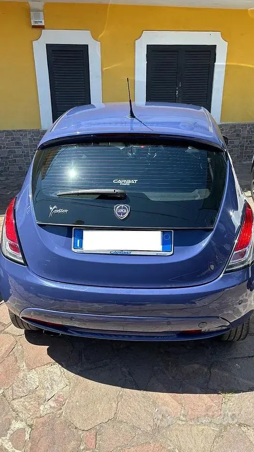 Usata Lancia Ypsilon 60 CV (44 kW) 2017 Blu Utilitaria