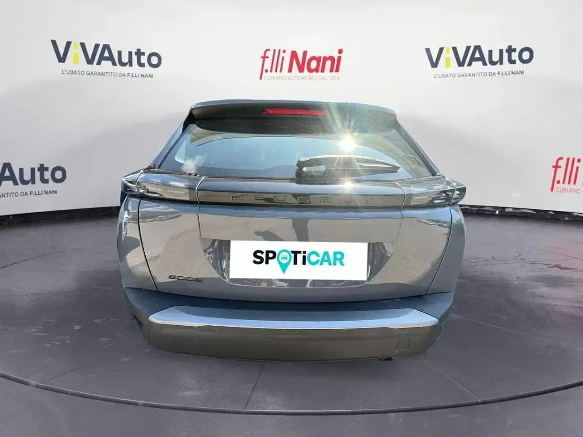 Usado Peugeot 2008 Active 102 HP (75 kW) 2023 Cinzento SUV