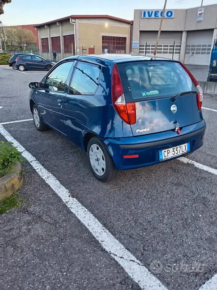 Occasion Fiat Punto 60 ch (44 kW) 2004 Bleue Citadine