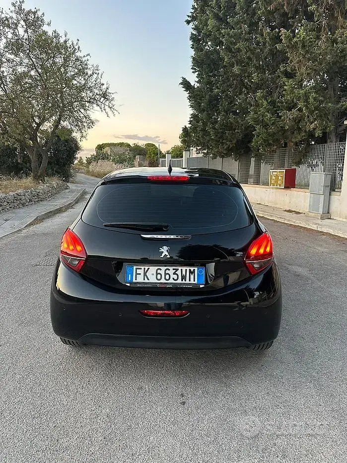 Usata Peugeot 208 2017 Utilitaria