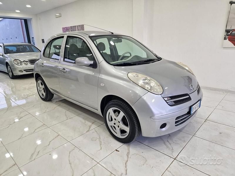 Grigio Usata 2007 Nissan Micra Tre volumi | 4990 € (Molto cara) - Immagine 1/4