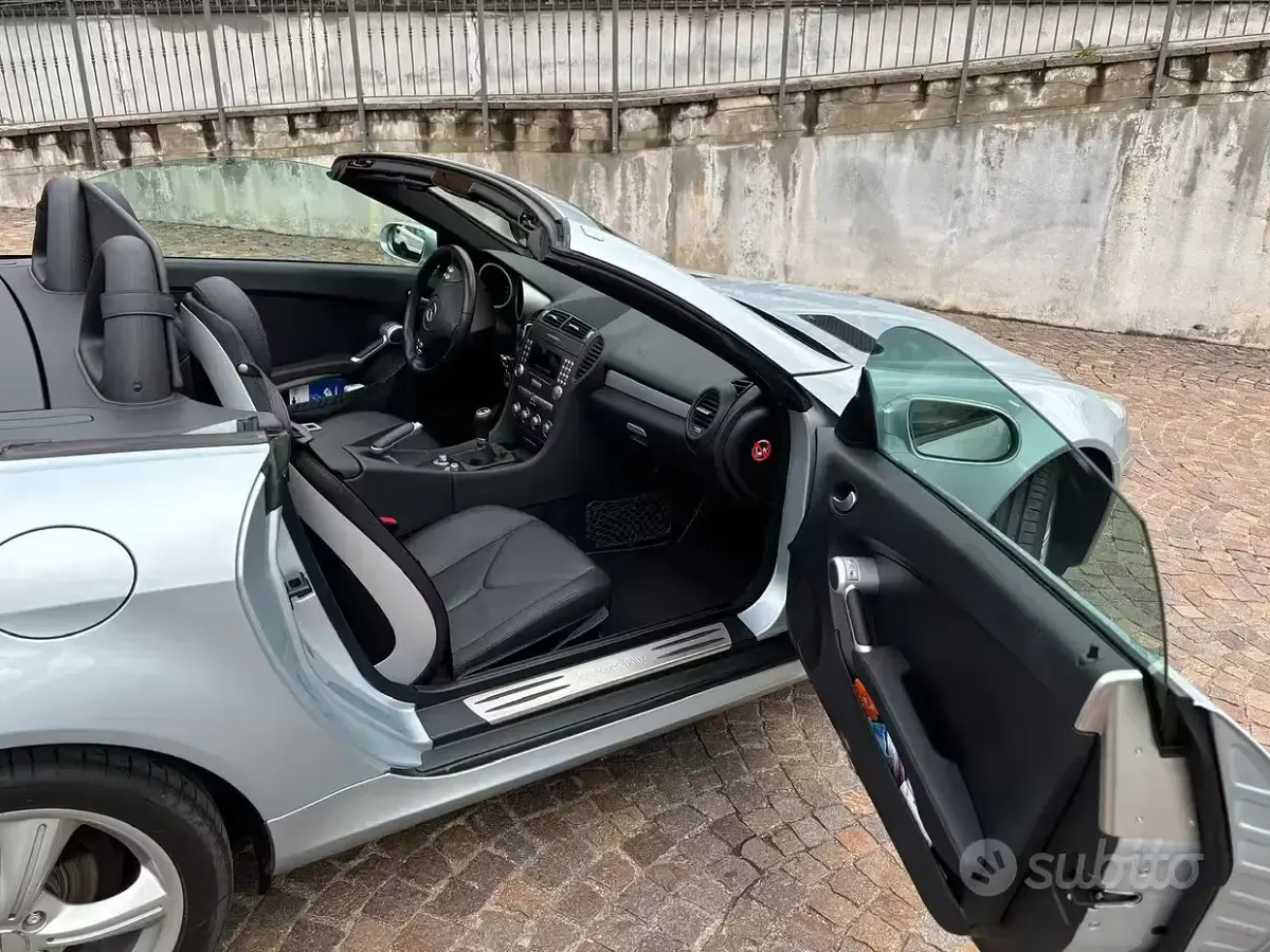 Usata Mercedes SLK200 163 CV (119 kW) 2007 Grigio Cabrio