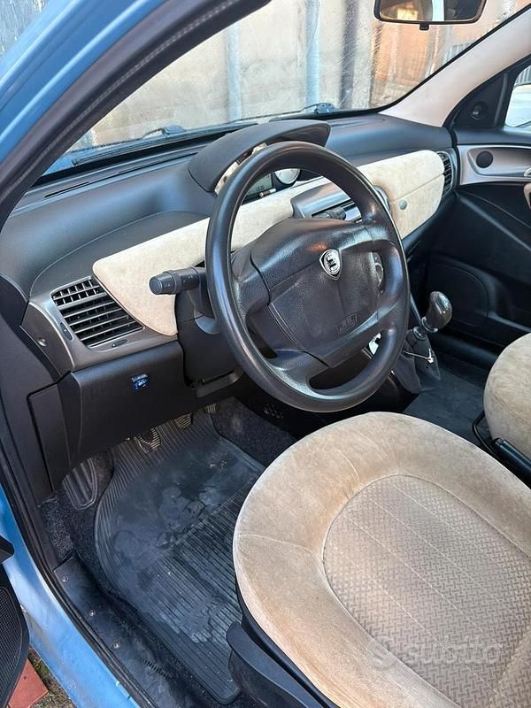 Usata Lancia Ypsilon 60 CV (44 kW) 2003 Utilitaria