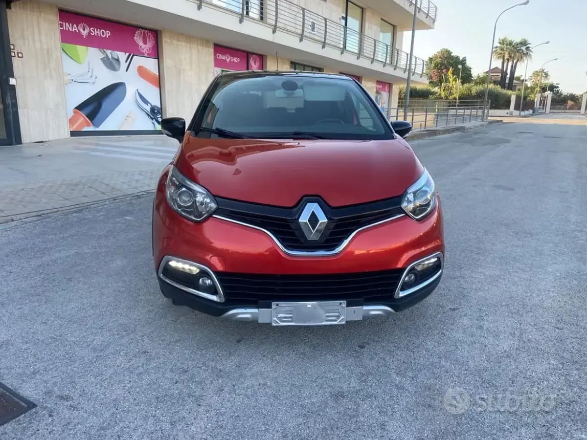 Usata Renault Captur 90 CV (66 kW) 2015 Rosso SUV