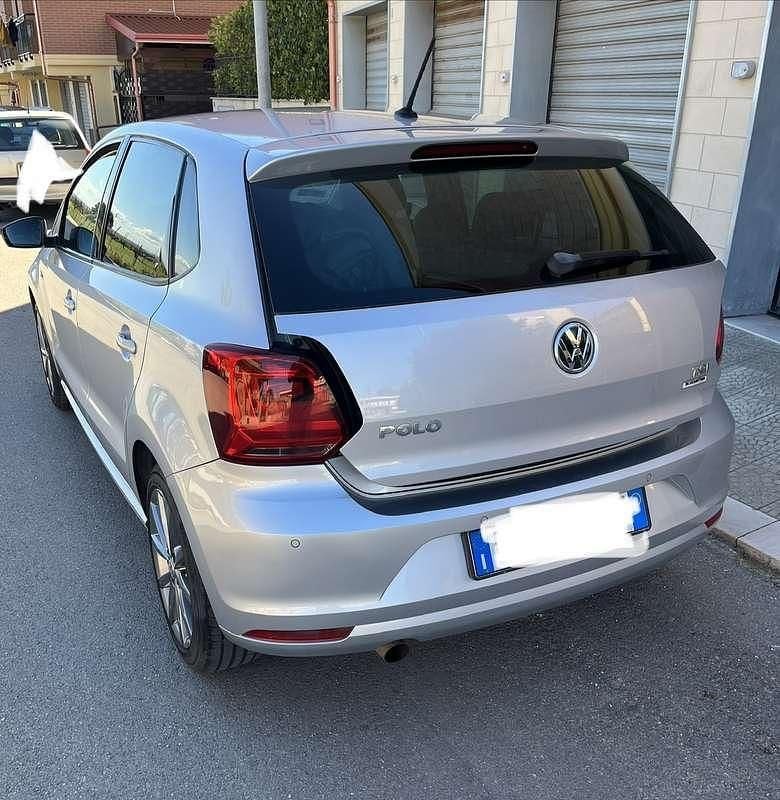 Usata VW Polo 90 CV (66 kW) 2015 Argento Berlina