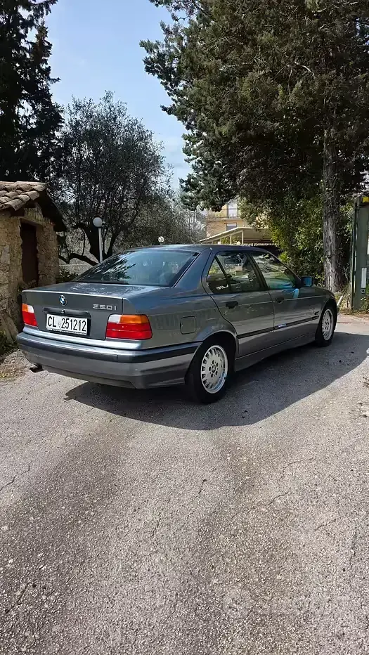 Usata BMW 320 150 CV (110 kW) 1994 Grigio Berlina
