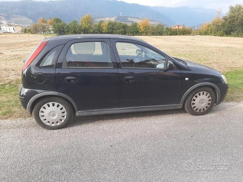 Usata Opel Corsa 60 CV (44 kW) 2004 Nero Utilitaria