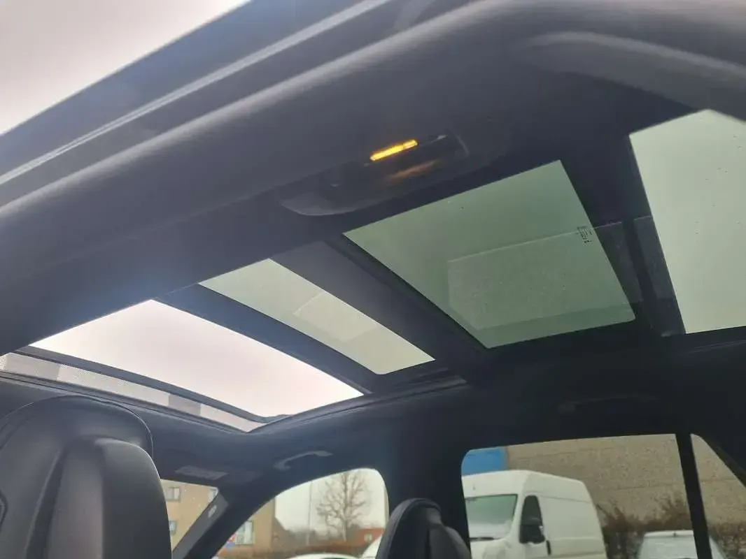 Usata Mercedes GLC300de 73 CV (53 kW) 2023 Grigio Utilitaria