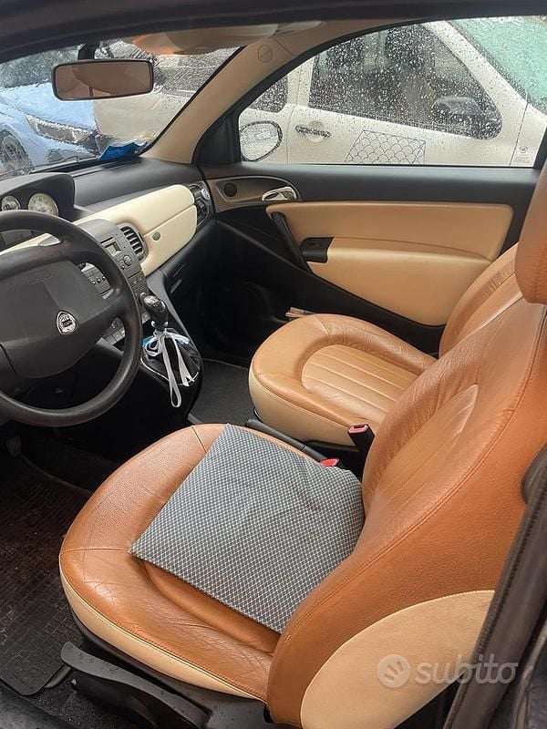 Usata Lancia Ypsilon 80 CV (58 kW) 2004 Nero Utilitaria