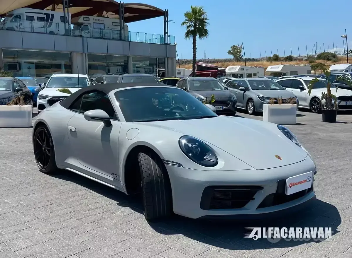 Usata Porsche 911 Carrera GTS 480 CV (353 kW) 2023 Grigio Cabrio