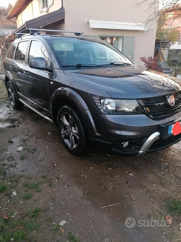 Usata Fiat Freemont Cross 170 CV (125 kW) 2015 Grigio SUV