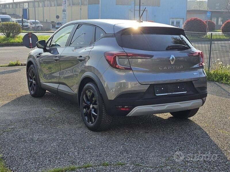 Usata Renault Captur 91 CV (66 kW) 2021 Grigio SUV