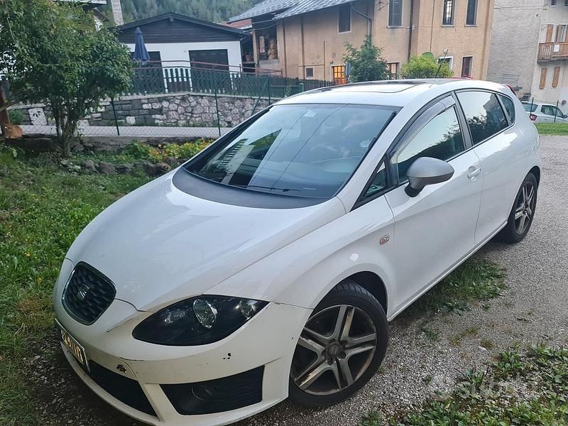 Usata Seat Leon FR 140 CV (102 kW) 2011 Bianco Utilitaria