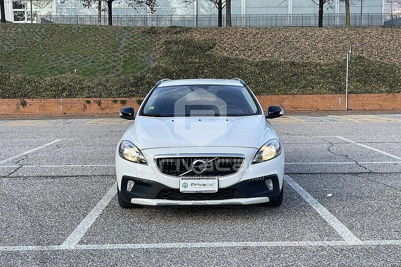 Usata Volvo V40 Momentum 120 CV (88 kW) 2017 Bianco Utilitaria