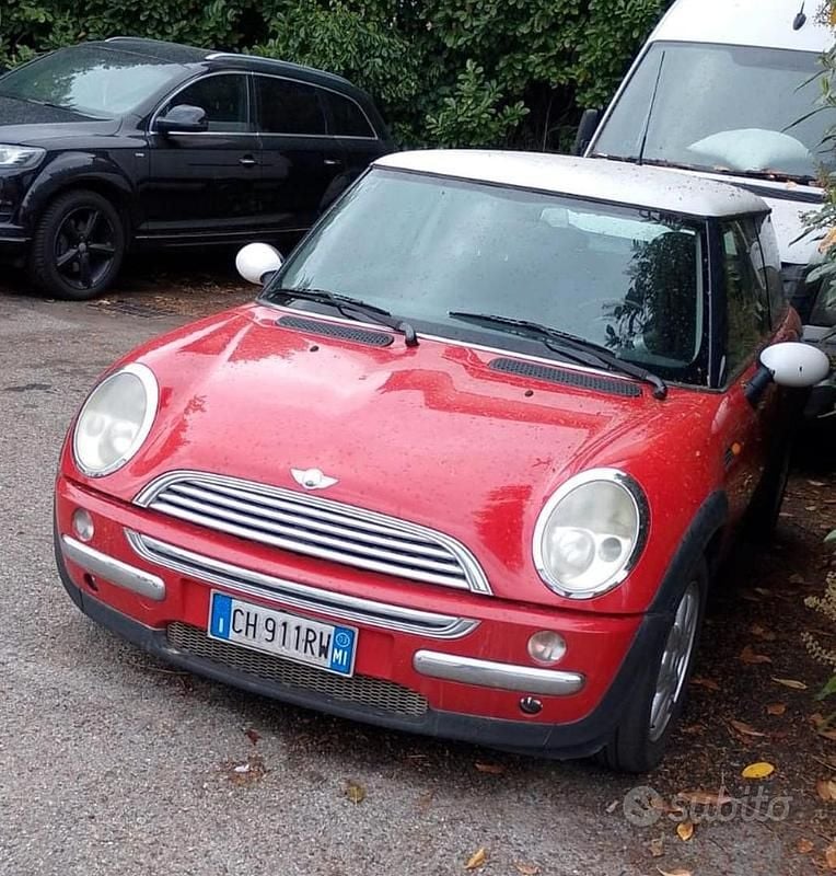 Begagnad Mini ONE 90 HK (66 kW) 2003 Röd Halvkombi