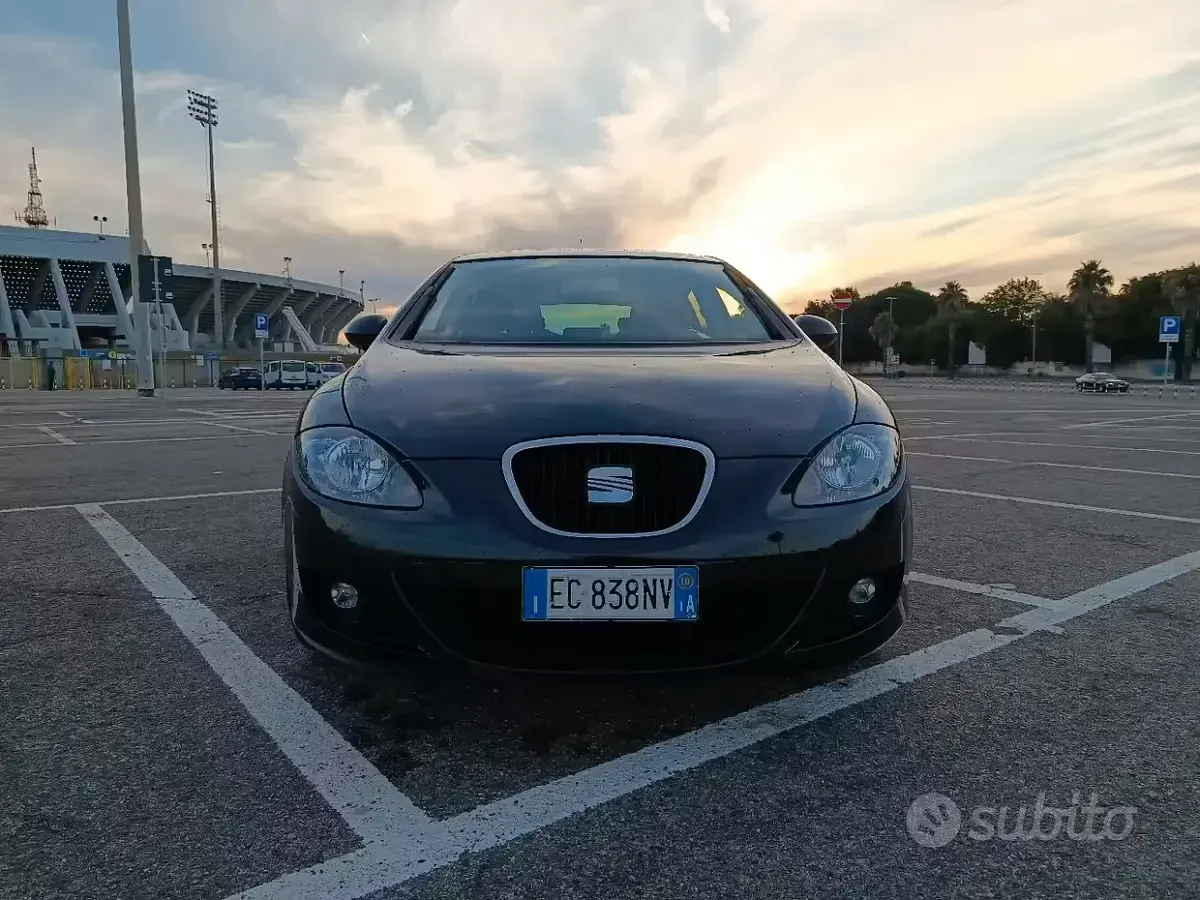 Usata Seat Leon 105 CV (77 kW) 2010 Nero Utilitaria