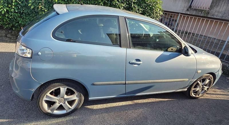 Usata Seat Ibiza Sport 101 CV (74 kW) 2007 Blu/azzurro Utilitaria