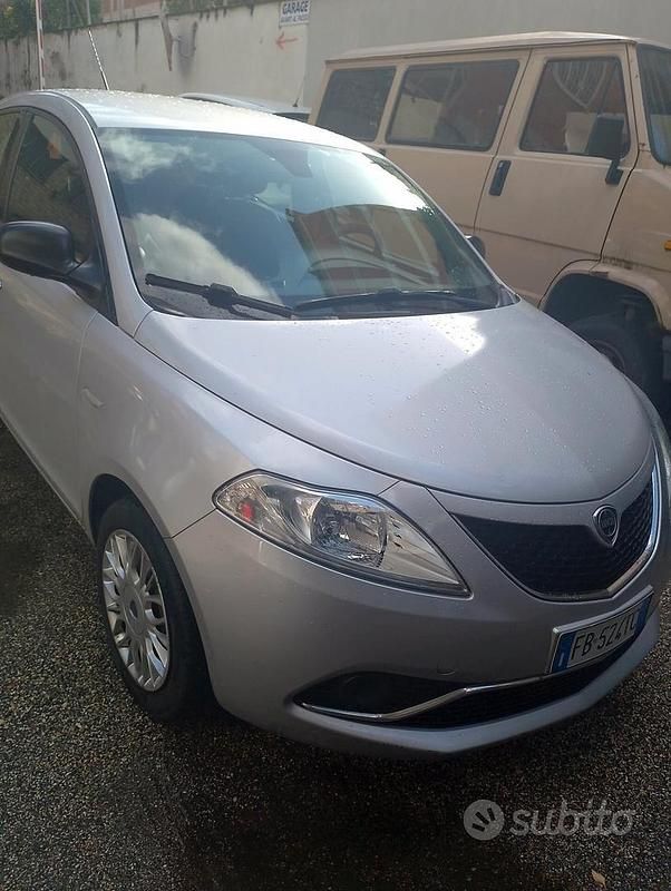 Usata Lancia Ypsilon 69 CV (50 kW) 2015 Grigio Utilitaria
