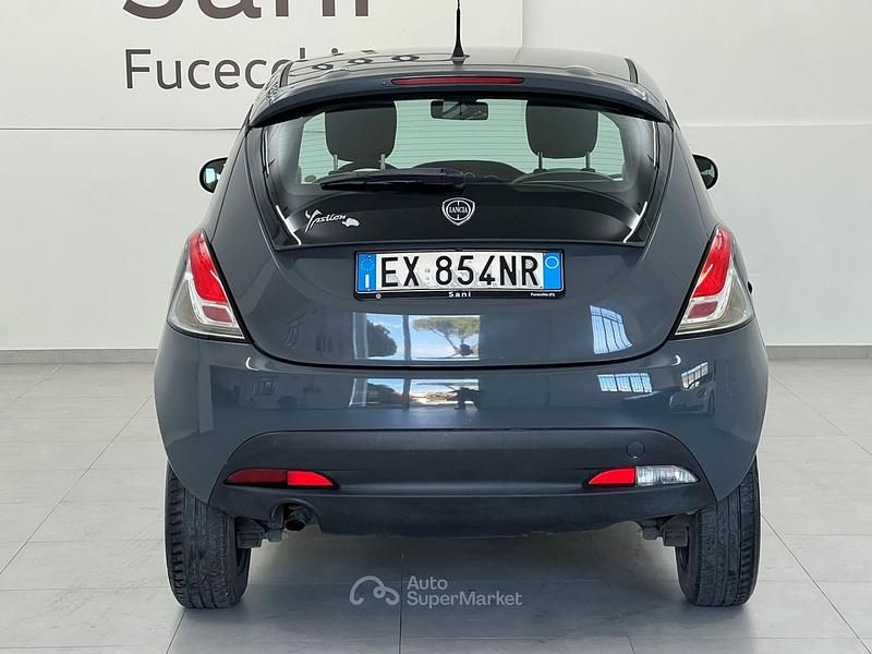 Begagnad Lancia Ypsilon 80 HK (58 kW) 2014 Grå Halvkombi