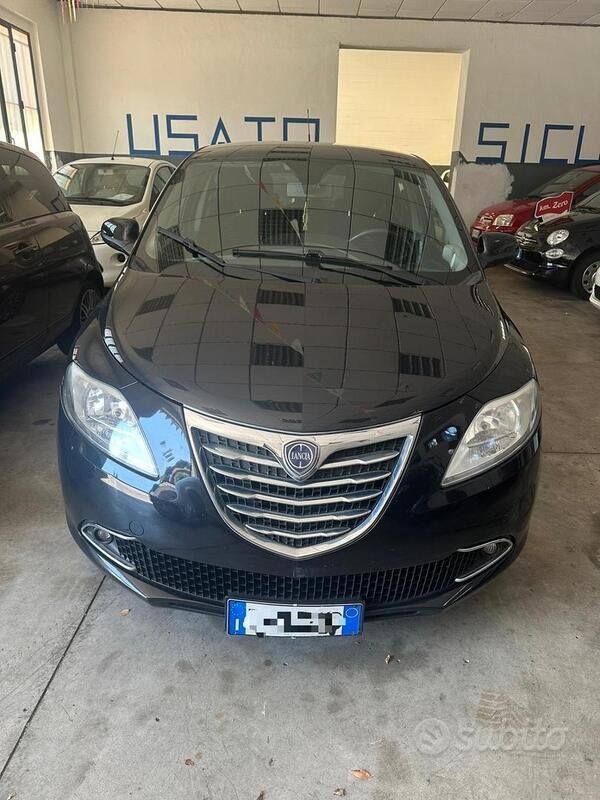 Usata Lancia Ypsilon 69 CV (50 kW) 2012 Nero Utilitaria