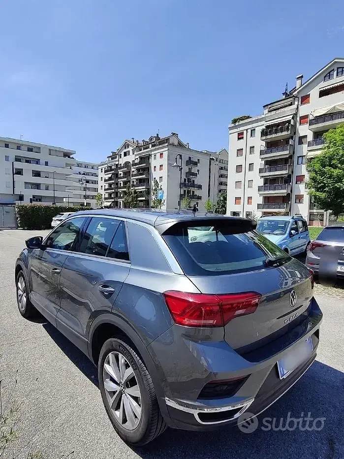 Usata VW T-Roc 150 CV (110 kW) 2021 Grigio SUV