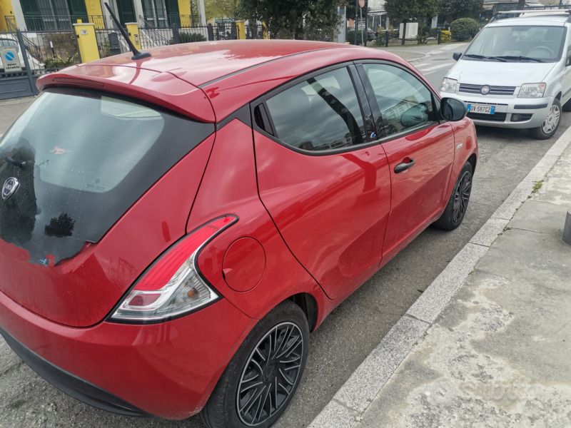 Usata Lancia Ypsilon 60 CV (44 kW) 2020 Rosso Utilitaria