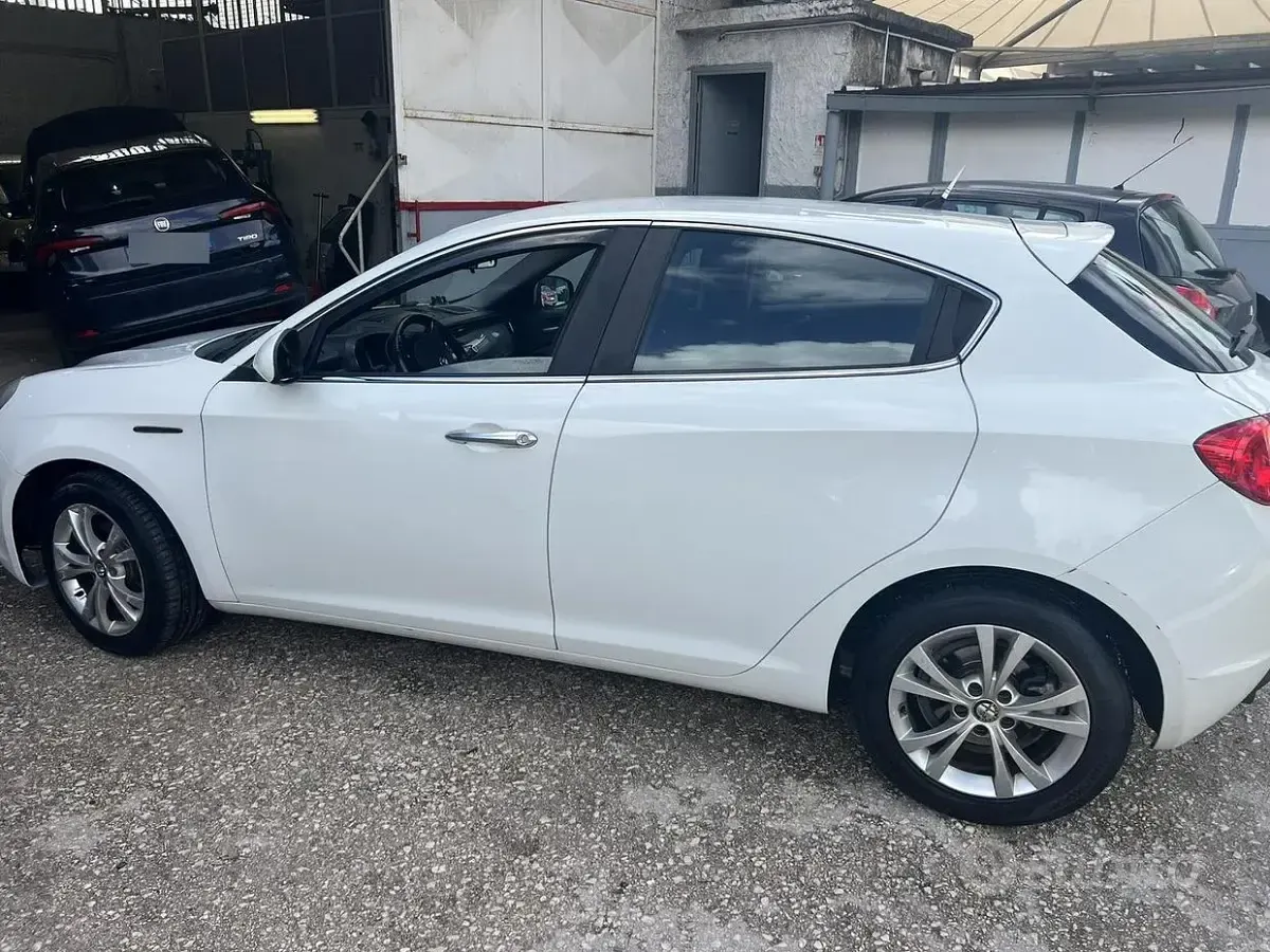Usata Alfa Romeo Giulietta 109 CV (80 kW) 2012 Bianco Utilitaria