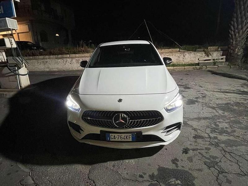 Bianco Usata 2020 Mercedes B200 AMG Monovolume | 20.999 € (Cara) - Immagine 1/4