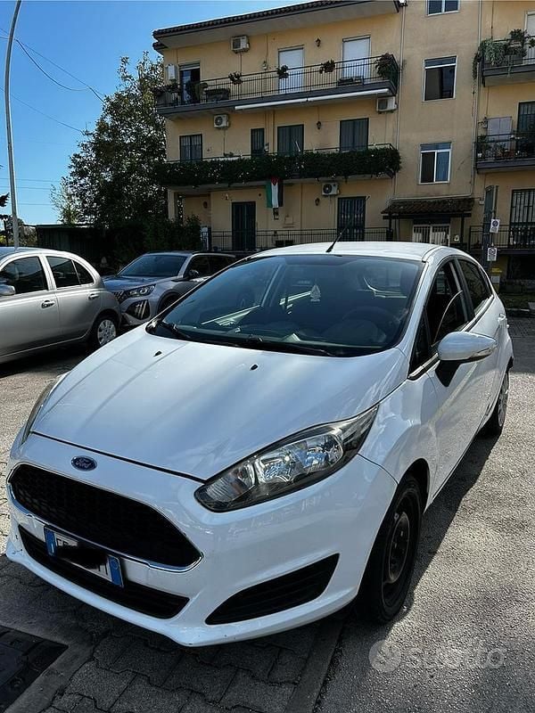 Usata Ford Fiesta 75 CV (55 kW) 2016 Bianco Berlina