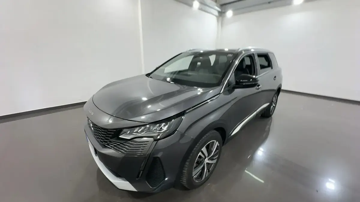 Usata Peugeot 5008 Allure 131 CV (96 kW) 2024 Grigio platinum SUV