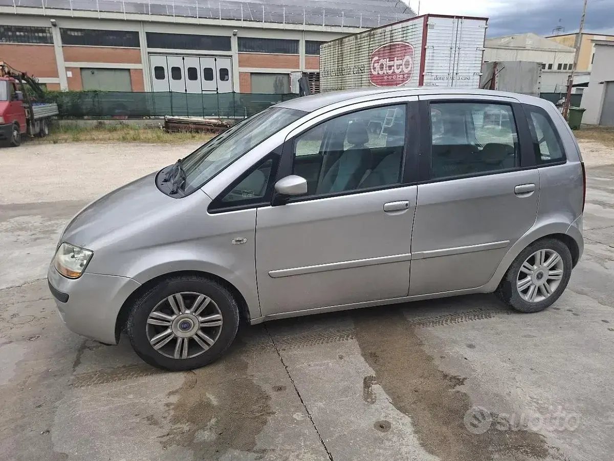Usata Fiat Idea 95 CV (69 kW) 2004 Grigio Monovolume