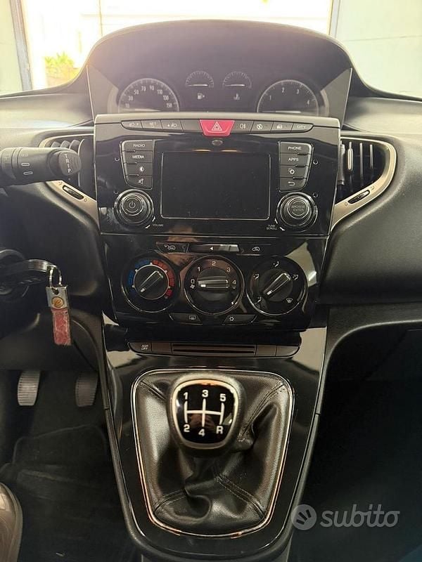 Usata Lancia Ypsilon 2017 Bianco Utilitaria