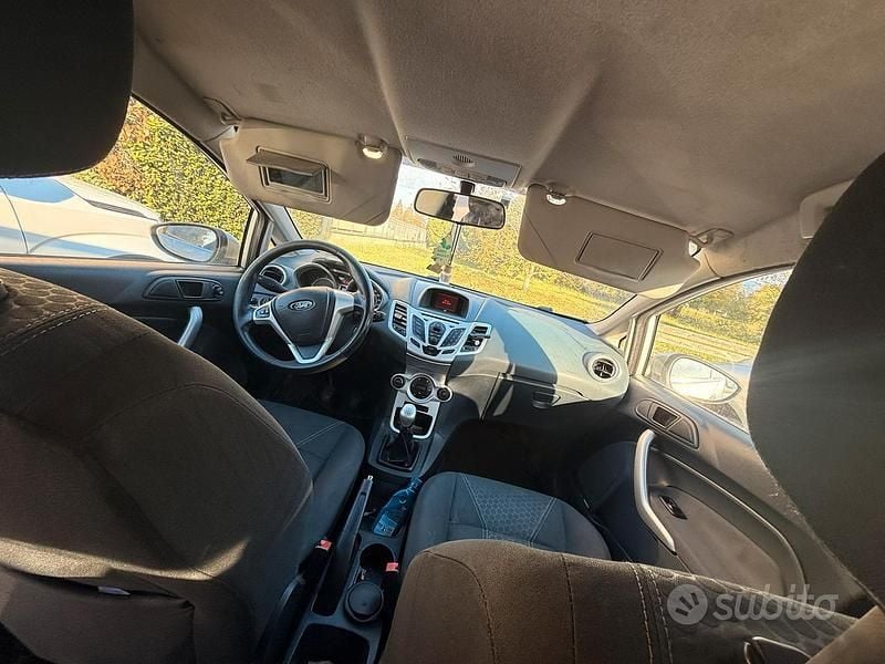 Usata Ford Fiesta 68 CV (50 kW) 2023 Grigio Berlina